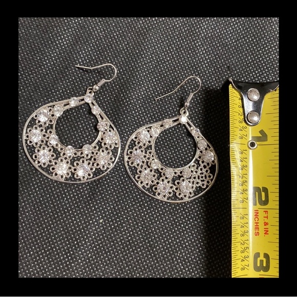 Rhinestone butterfly necklace with matching dangling earrings - Picture 10 of 11